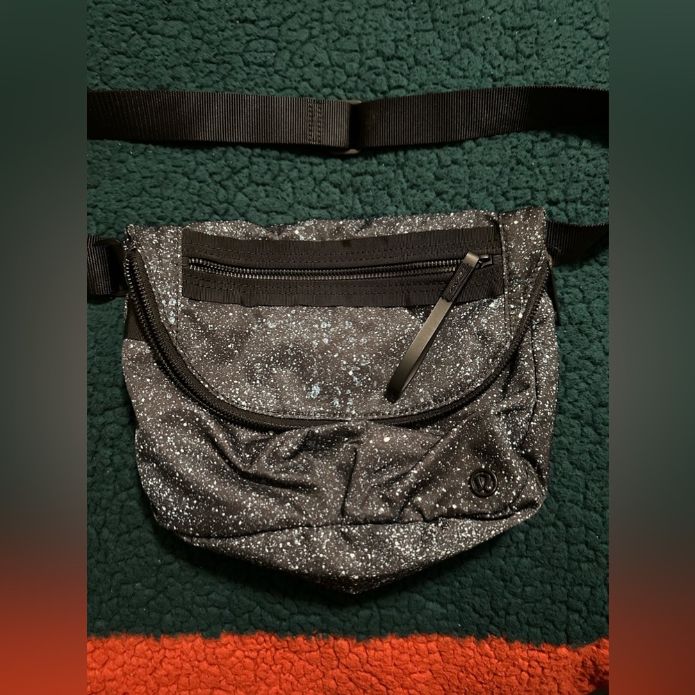 Lululemon All Night Festival Bag 5L in stardust